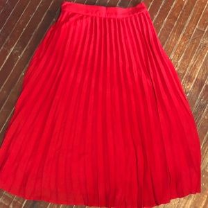 Small Red Pleated midi skirt